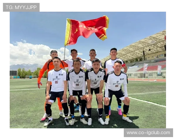 昌都足球秋衣新品发布 引领秋冬时尚潮流 打造运动与舒适兼具的完美体验